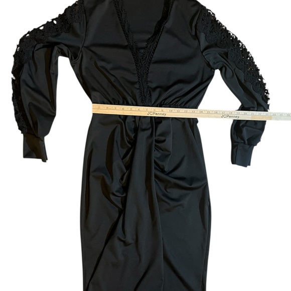 Elegant Black Lace Sleeve Dress - Picture 10 of 11